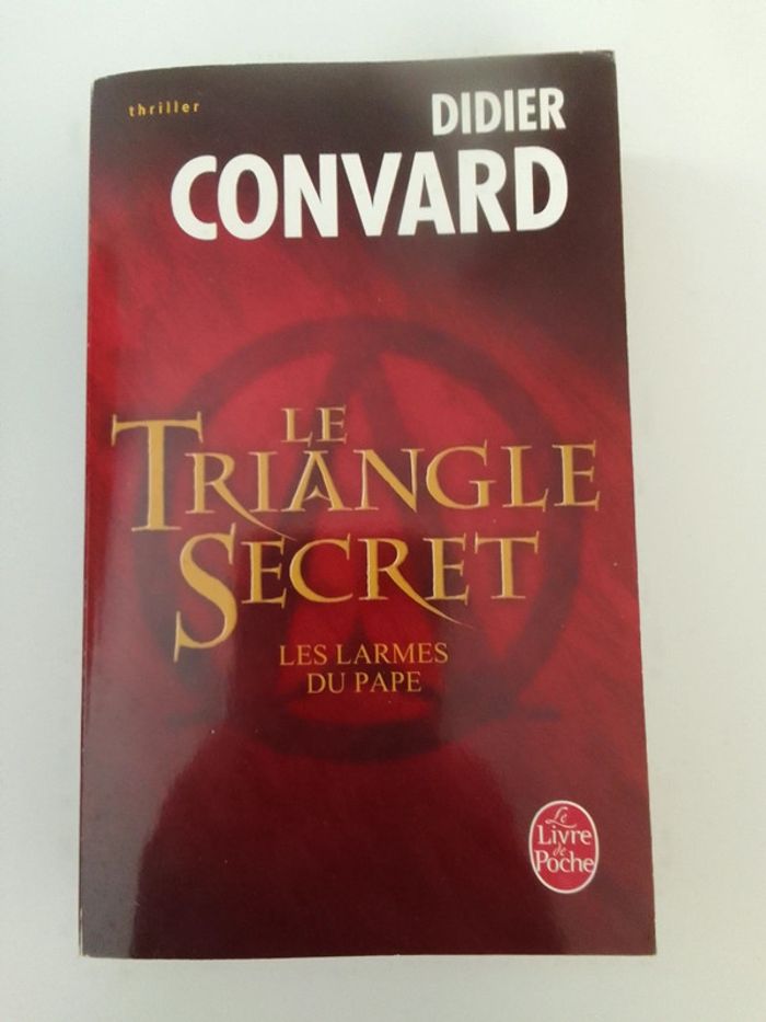 Didier Convard 🪅 Le triangle secret - photo numéro 1