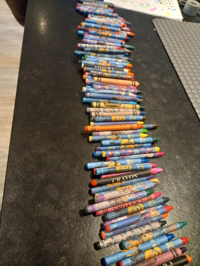 Lot de 98 pastels