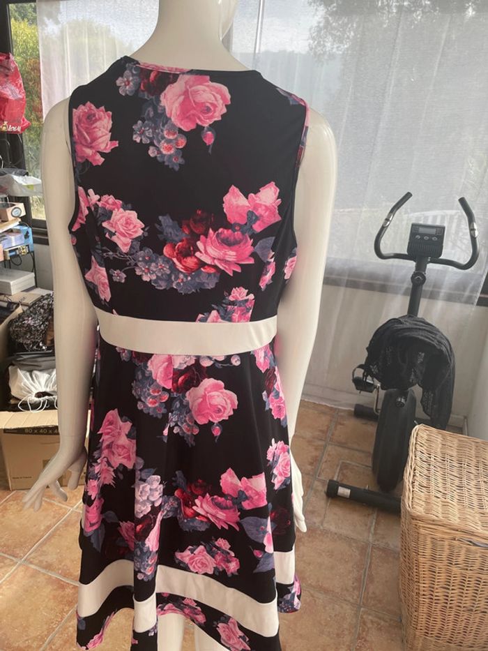 Robe fleurie de la marque Shein en taille L - photo numéro 3