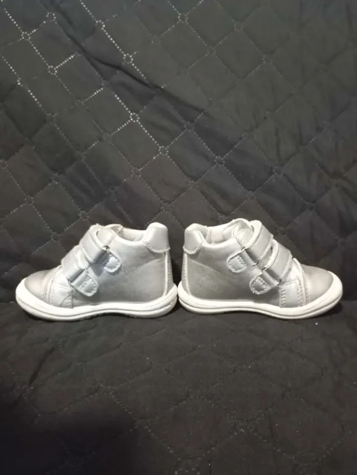 Chaussures montantes grises taille 20 - photo numéro 4