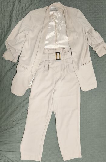 Ensemble blazer + pantalon creme – élégant et tendance