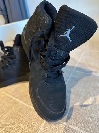Baskets Nike Air Jordan noires pointure 38.5 – authentiques