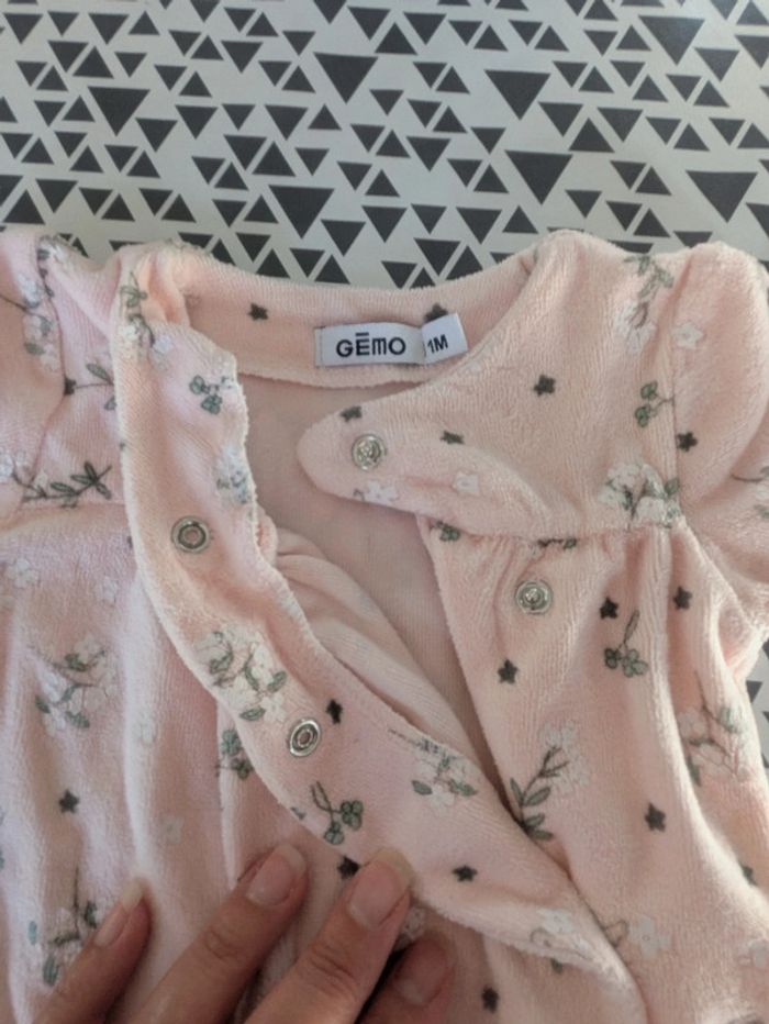 Pyjama / grenouillère velours TBE - photo numéro 3