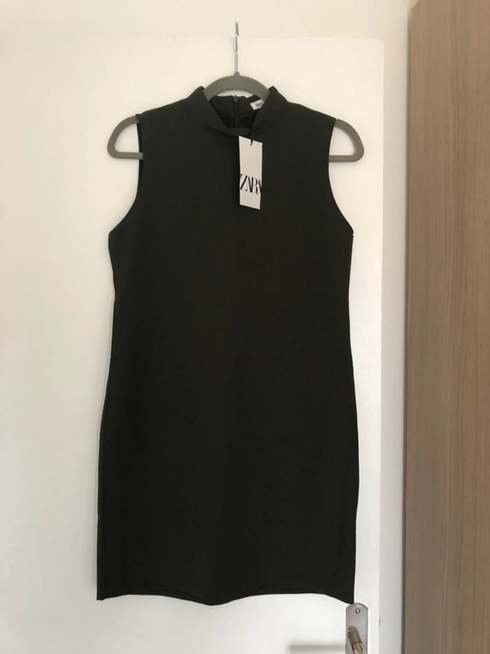 Superbe belle robe à col cheminée kaki Zara neuve avec étiquette taille S
