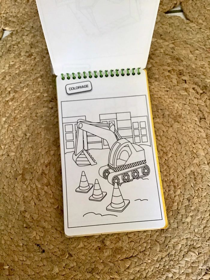 Livre les engins de Luc Eugène le camion benne maquette à construire - photo numéro 8