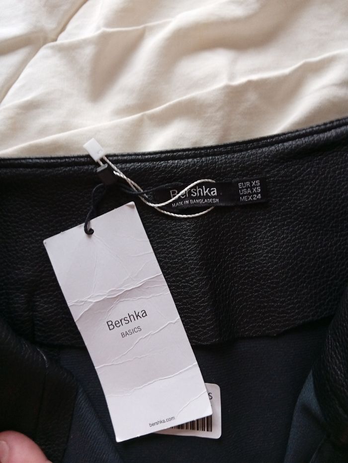 Jupe simili cuir Bershka trapèze taille xs neuve - photo numéro 2