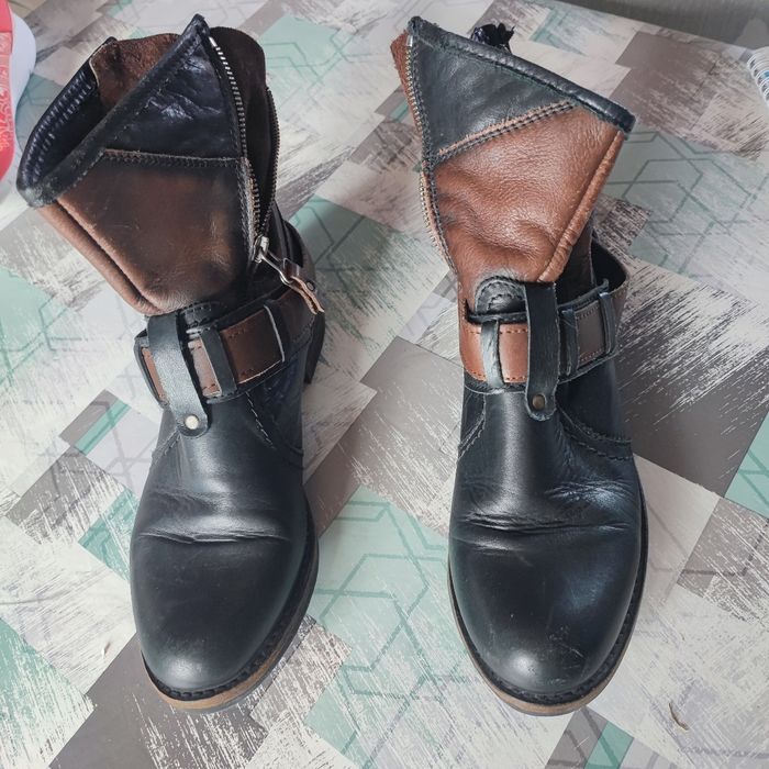Boots noires et marron avec fermeture éclaire
San marina 38
