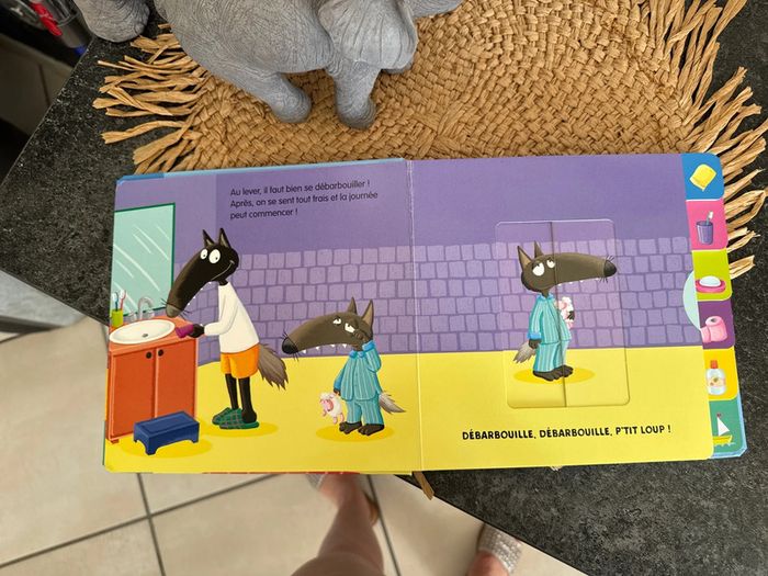 Livre p’tit loup je suis tout propre - photo numéro 2