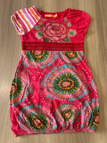 Très belle robe desigual taille 7-8 ans
