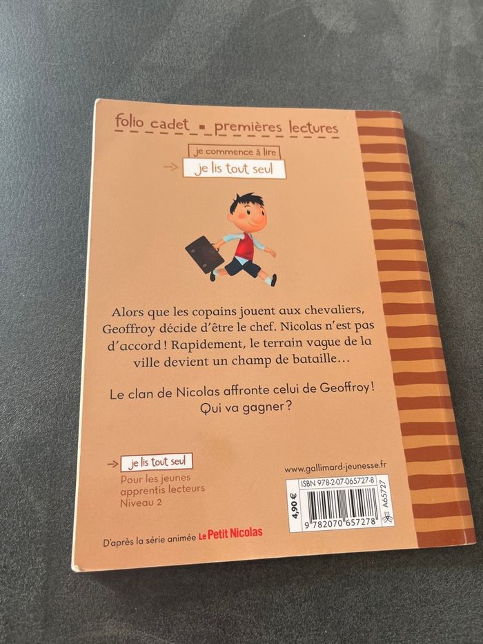 Livre le petit Nicolas en garde chevalier - photo numéro 2