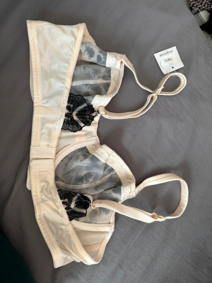 Soutien gorge Rouge gorge - photo numéro 3