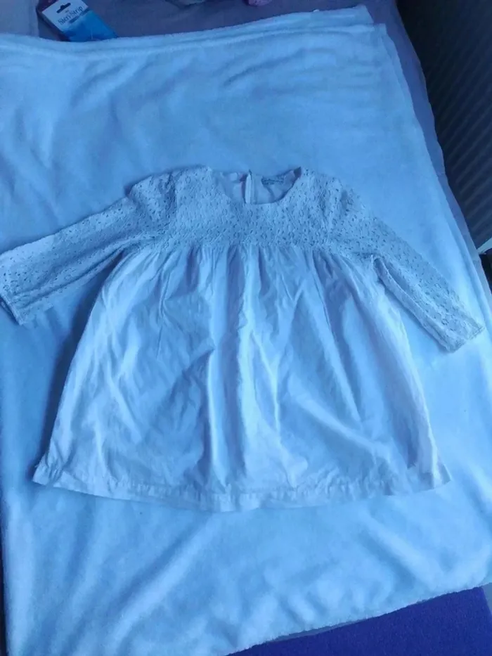 Blouse blanche avec dentelle - photo numéro 2