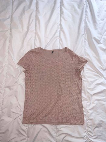 Tee shirt a trou
