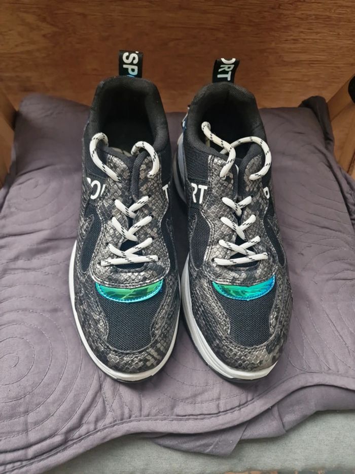 Tennis a donner sur demande avec tout achat