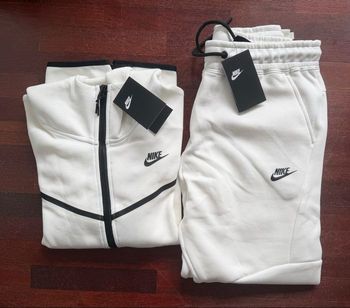 Ensemble Nike Tech Fleece blanc complet (veste + pantalon) neuf jamais porté