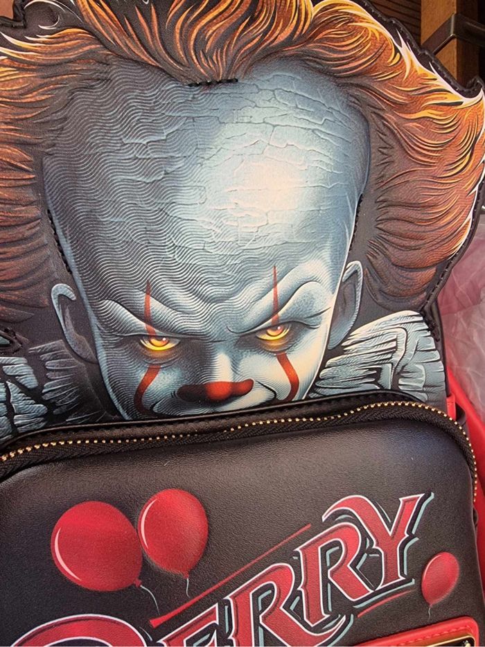 If CA - Pennywise - Mini Sac à Dos LoungeFly - photo numéro 2