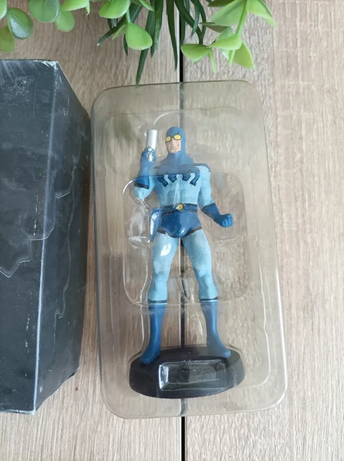 Figurine Blue Beetle DC Comics Eaglemoss Super Hero - photo numéro 2