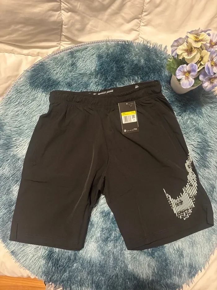 Short Nike noir NEUF avec étiquette – Taille S