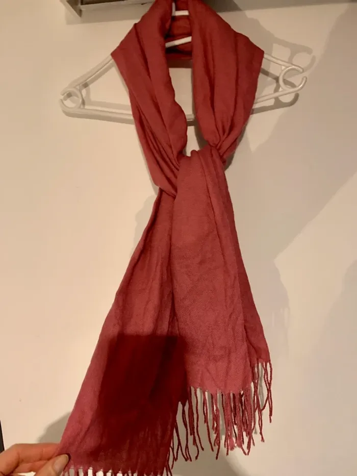 Écharpe rose très bon état - photo numéro 2