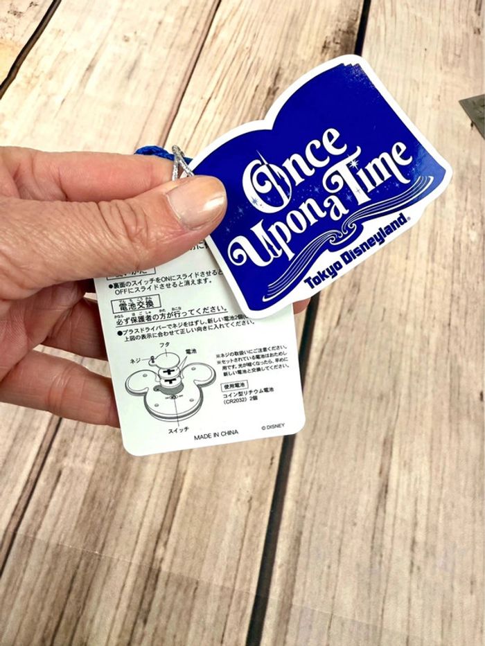 Tour de cou Tokyo Disney Resort Once Upon a Time  Pendentif lumineux - photo numéro 13