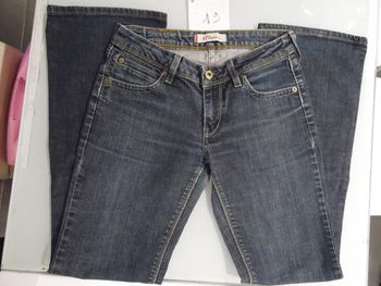 jeans levi's taille 38 / 40 petit accro