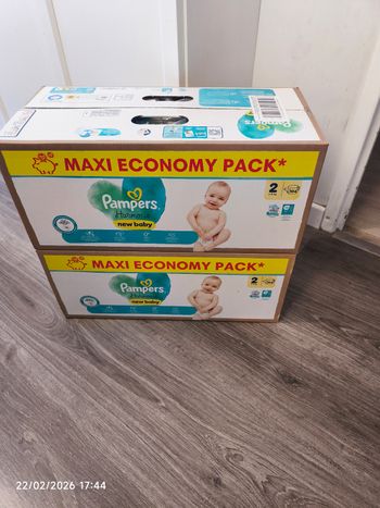 2 cartons Pampers 188 couches Taille 2