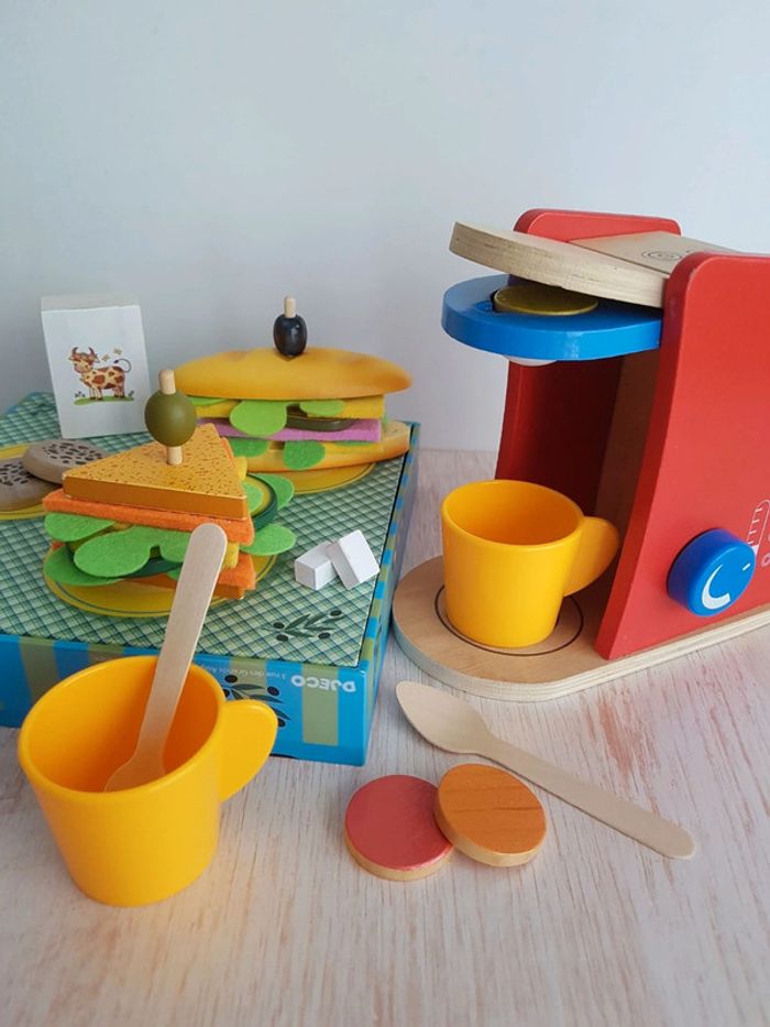 Sandwich Djeco et cafetière en bois