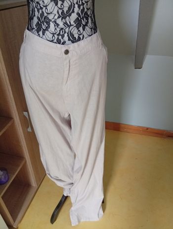 Joli pantalon droit peux faire mixte 52% coton et  46% Lin