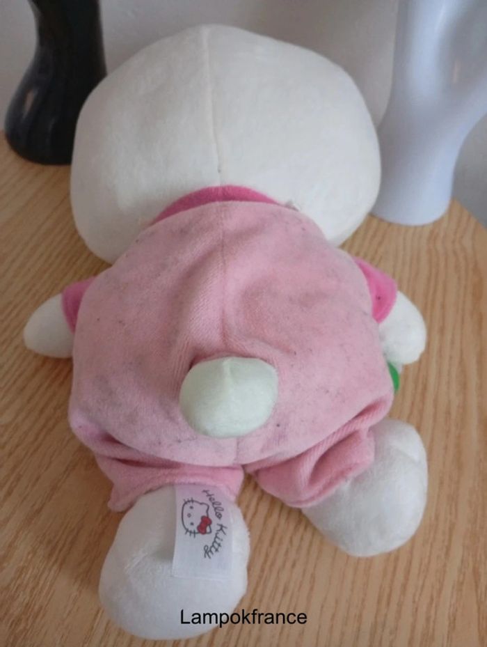 Peluche Hello Kitty très bon état dans les 25cm - photo numéro 3
