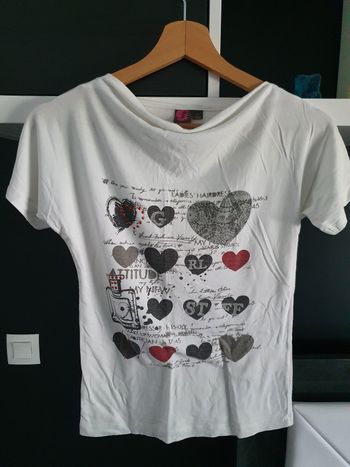 T-shirt blanc avec cœurs