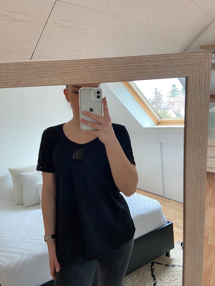 Haut noir habillé avec broderie - photo numéro 3