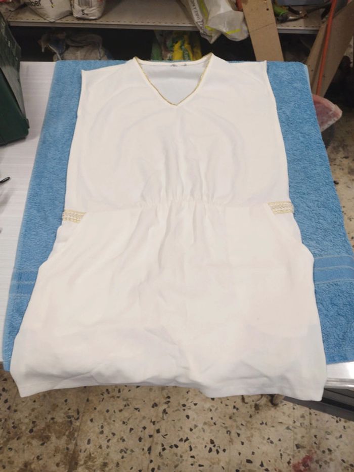 Robe crème sans manche