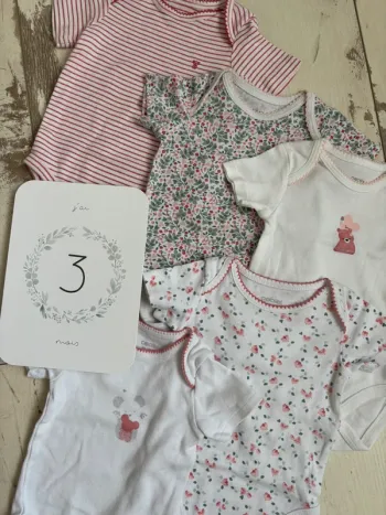 Lot 5 bodies Obaïbi 3 mois
