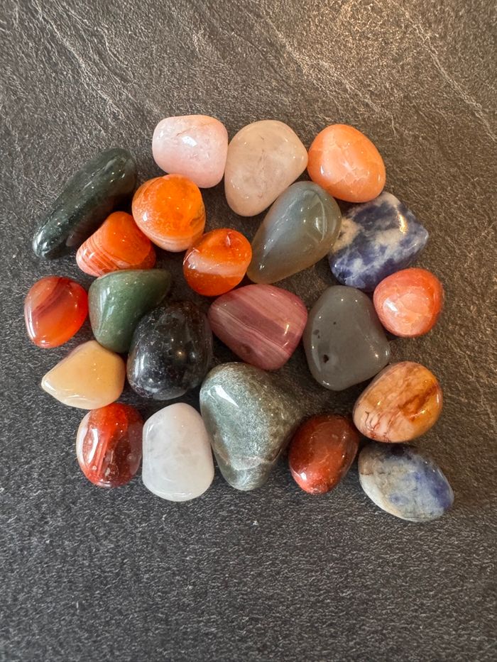 Lot 150 g pierres polies naturelles – minéraux (167 g avec cadeaux)