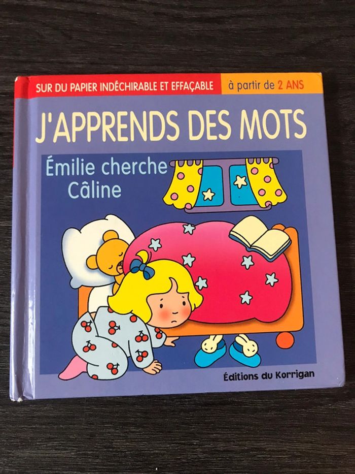 Livre bébé j'apprends des mots Emilie cherche caline