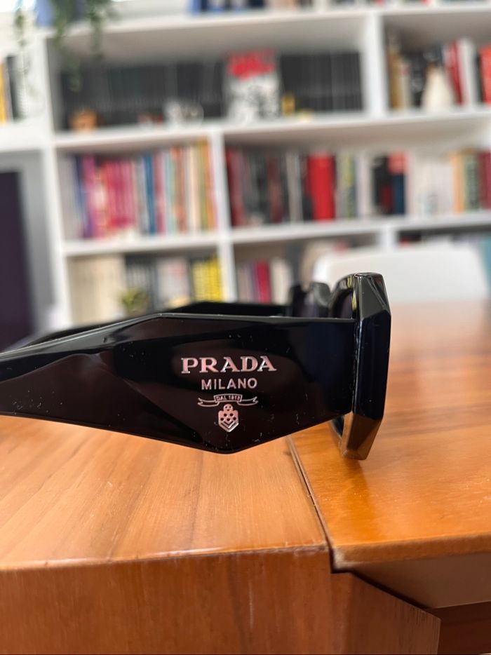 Lunettes de soleil noir Prada - photo numéro 4