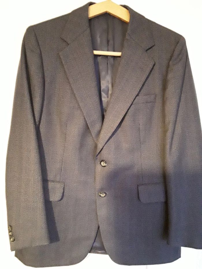 Costume homme.