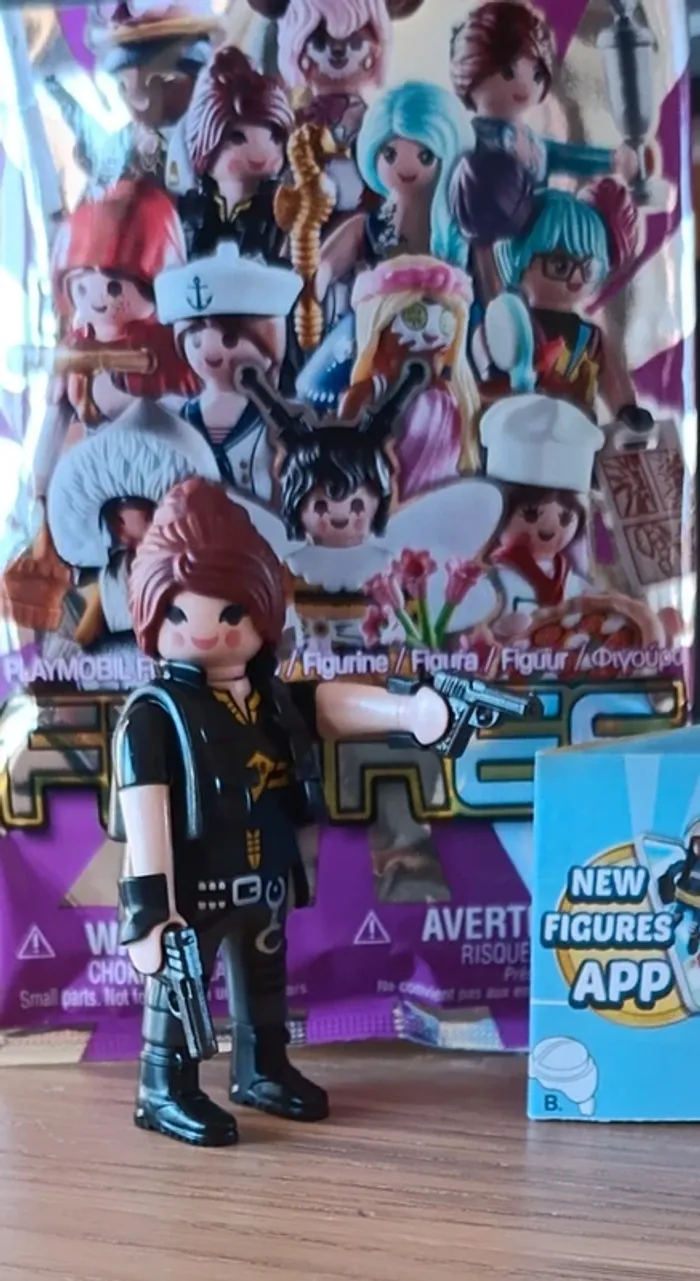 Playmobil personnage policière neuf - photo numéro 2