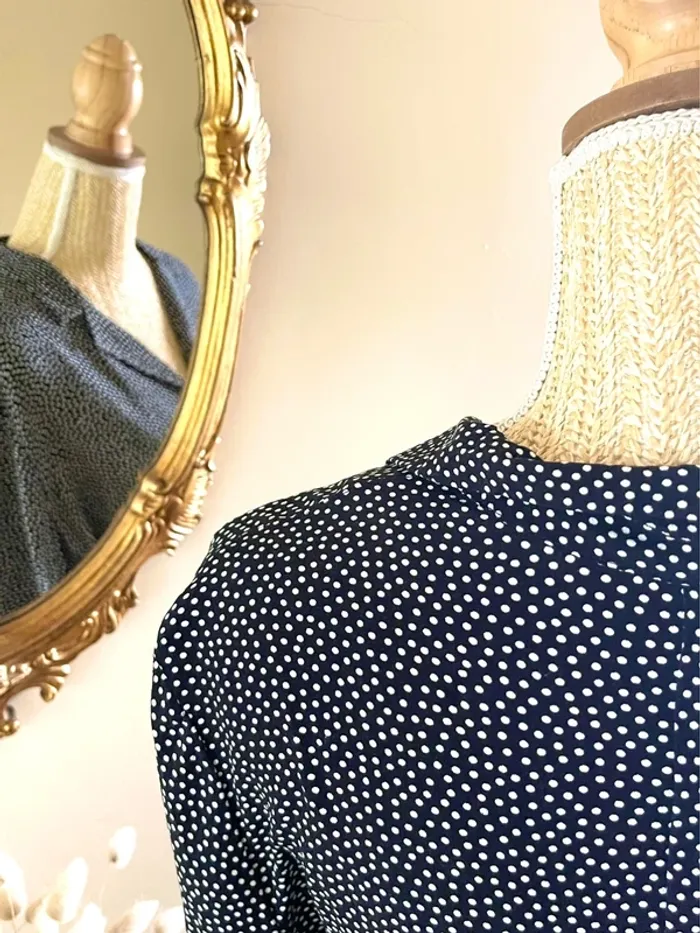 Sublime chemise manche longue à boutonnage et col noir et blanc style plumetis à pois - photo numéro 9