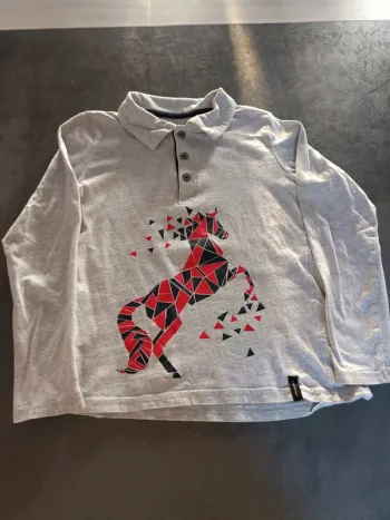 Vend tee shirt manche longue d'équitation Fouganza taille 8 ans .