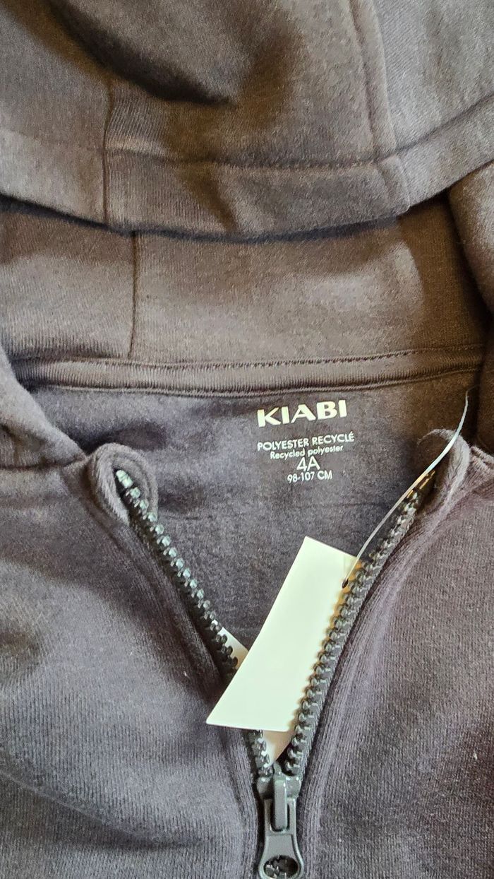 (NEUFS non portés) 🏷😍💙🥰superbe lot sweats zippés molleton et molletonnés 4ans Garçon 💙😍🥰 - photo numéro 5