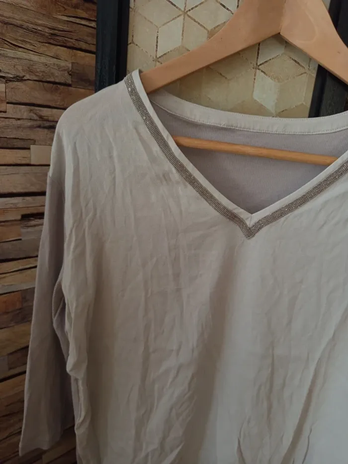 Blouse blanc et beige paillettes au col - photo numéro 2