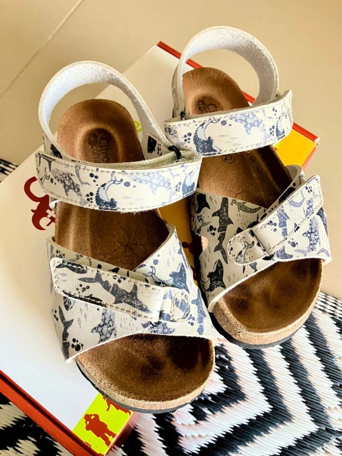 Sandales garçon grise requins taille 29 - photo numéro 2