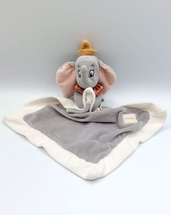 Doudou peluche éléphant Dumbo Disney Baby gris blanc chapeau jaune collerette