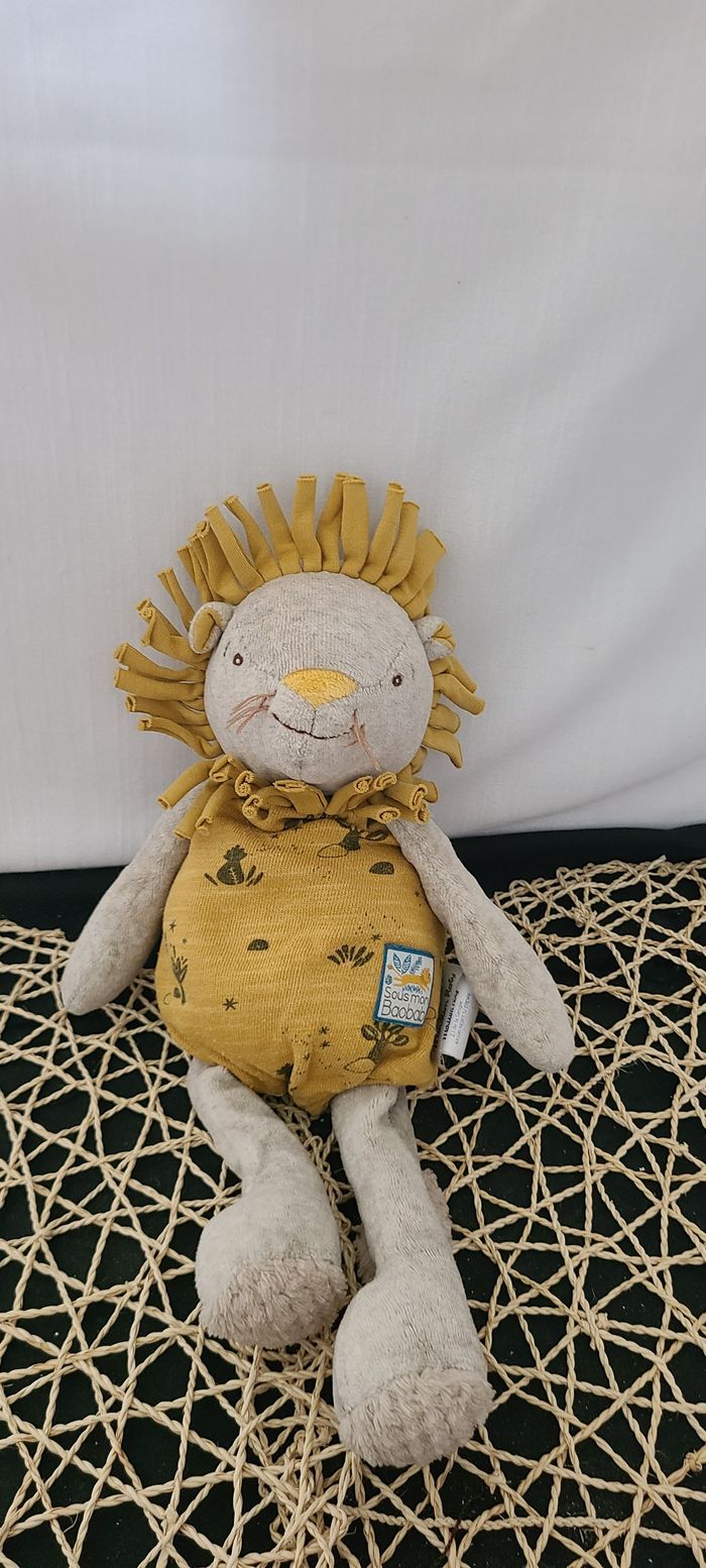 Moulin Roty Sous mon Baobab doudou poupée lion Paprika jaune et gris - photo numéro 5