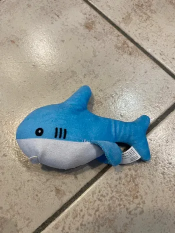 Petite peluche requin