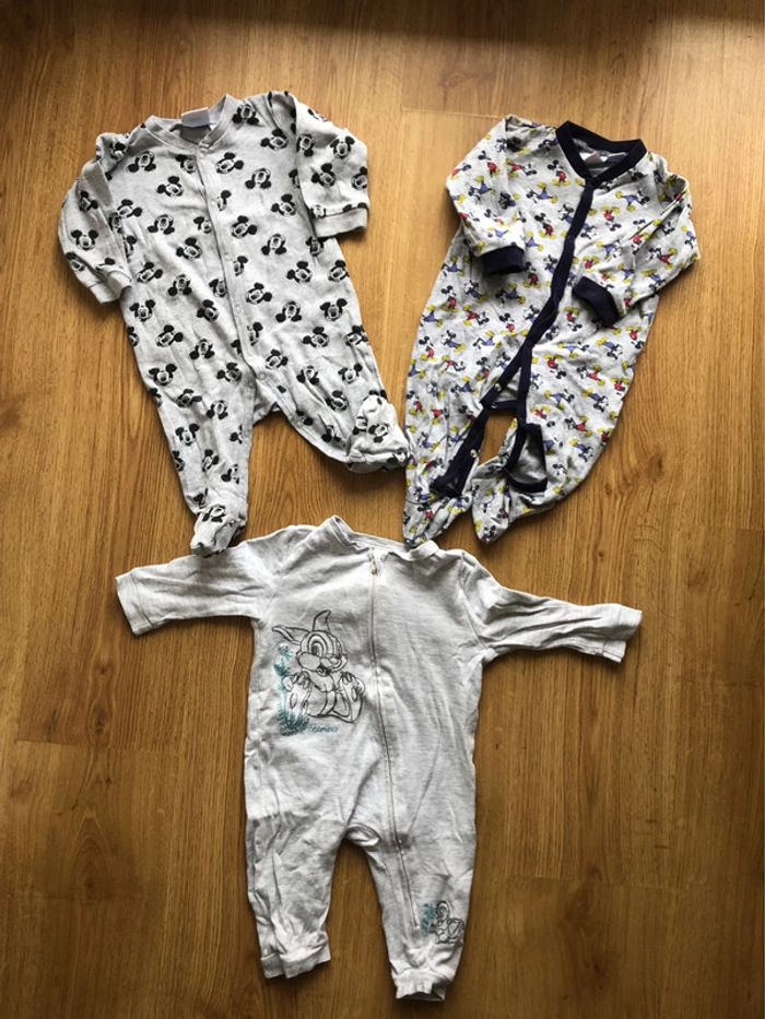 Lot 3 pyjamas 6-9 mois Disney très bien état