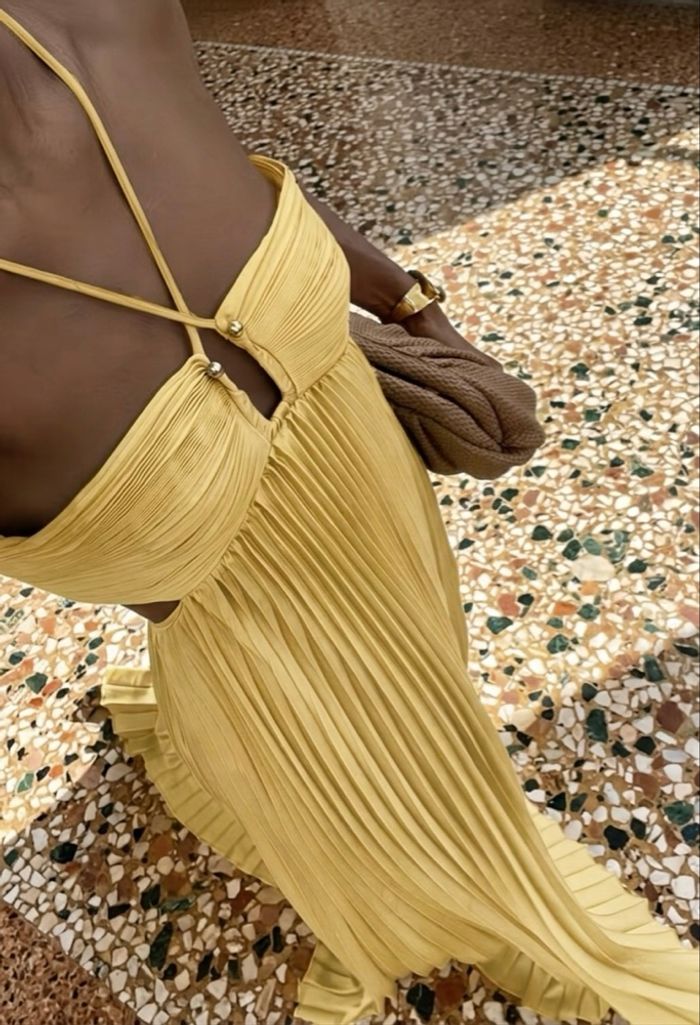 Magnifique Robe LONGUE tendance dos nu sexy jaune - photo numéro 2