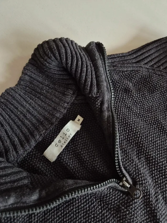 Pull CELIO  taille M maille nid d'abeille col avec fermeture - photo numéro 3