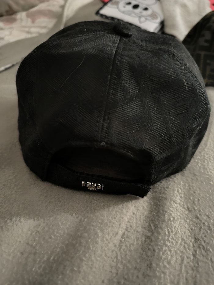 Casquette fendi noir - photo numéro 2